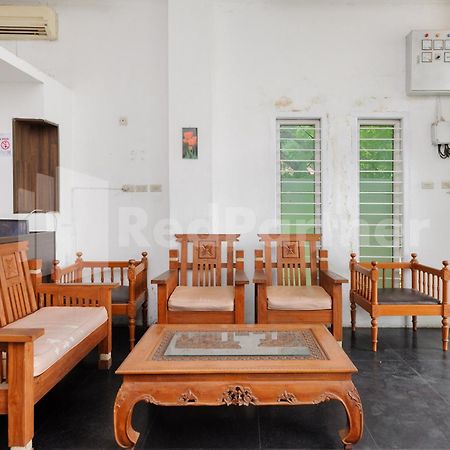 Reddoorz At Wisma Nabila Syariah Near Masjid Raya Baiturrahman 班达亚齐 外观 照片
