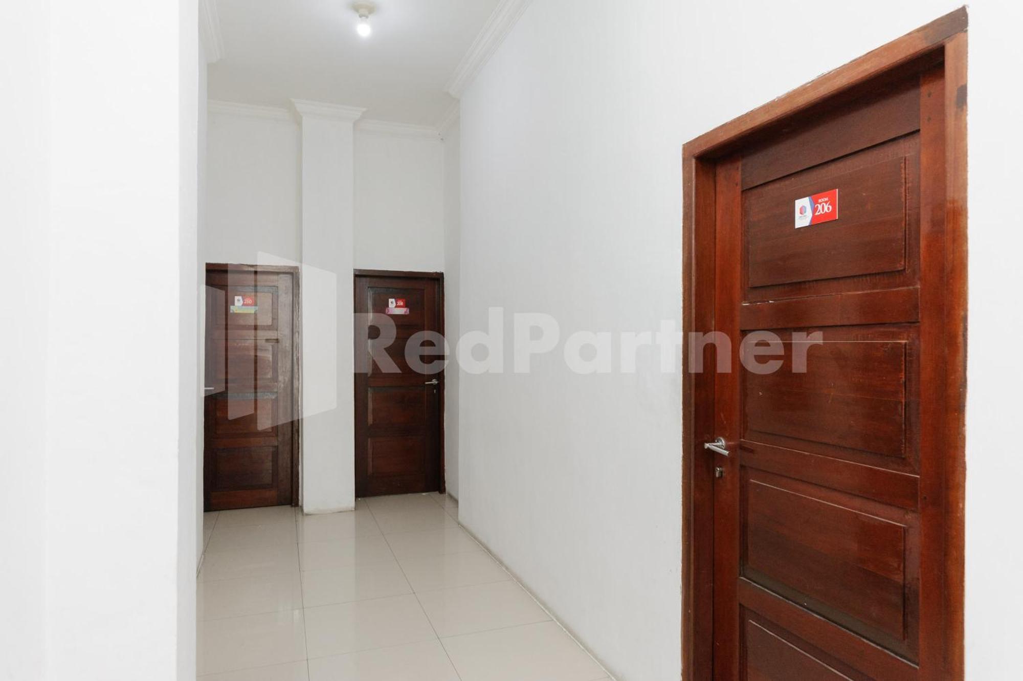 Reddoorz At Wisma Nabila Syariah Near Masjid Raya Baiturrahman 班达亚齐 外观 照片